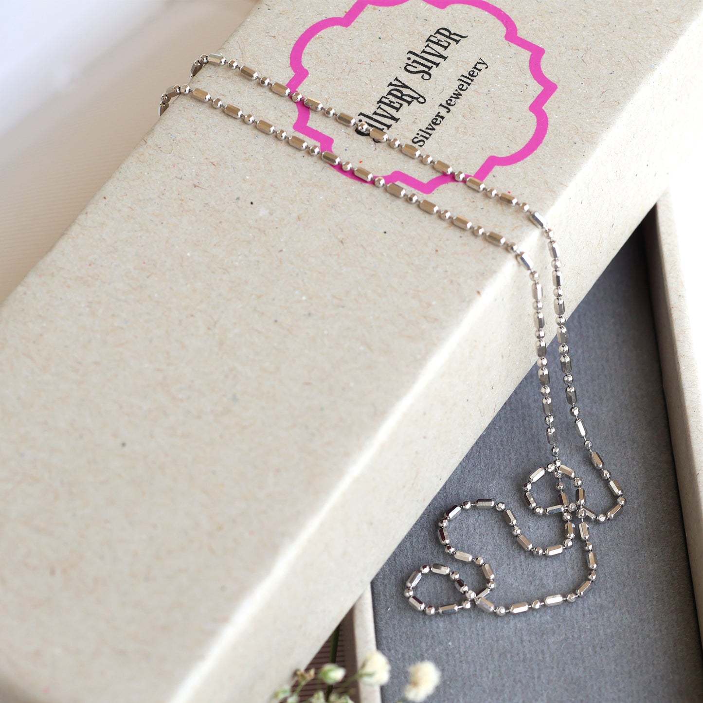 Demi Chain