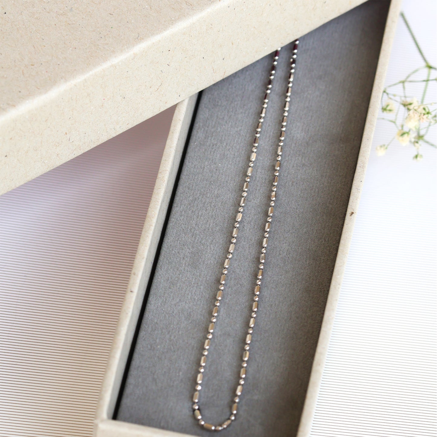 Demi Chain